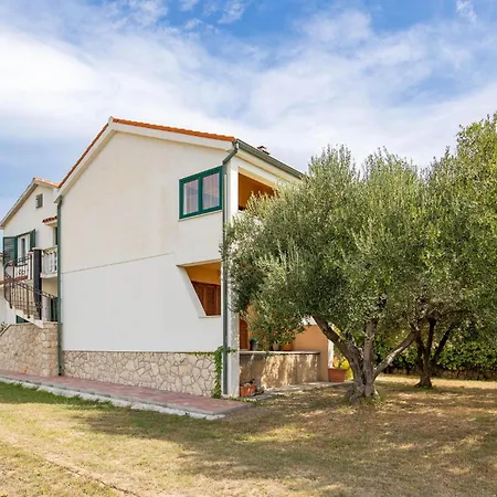 Awesome In With House Sea View