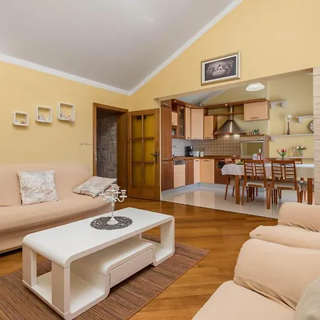 Awesome In With House Sea View Apartment