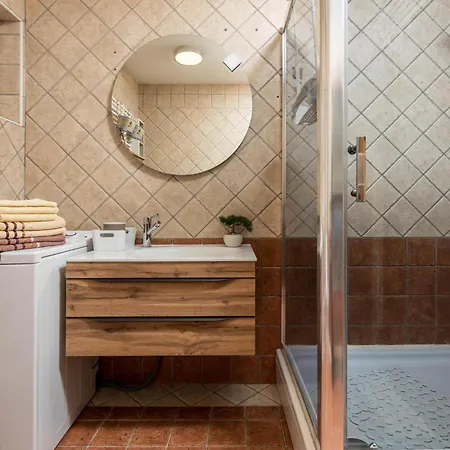 Apartment Awesome In With House Sea View Povljana