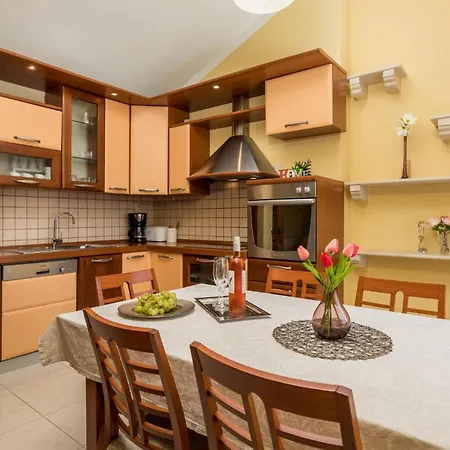 Awesome In With House Sea View