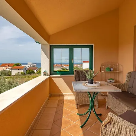 Апартаменты Awesome In With House Sea View Повляна